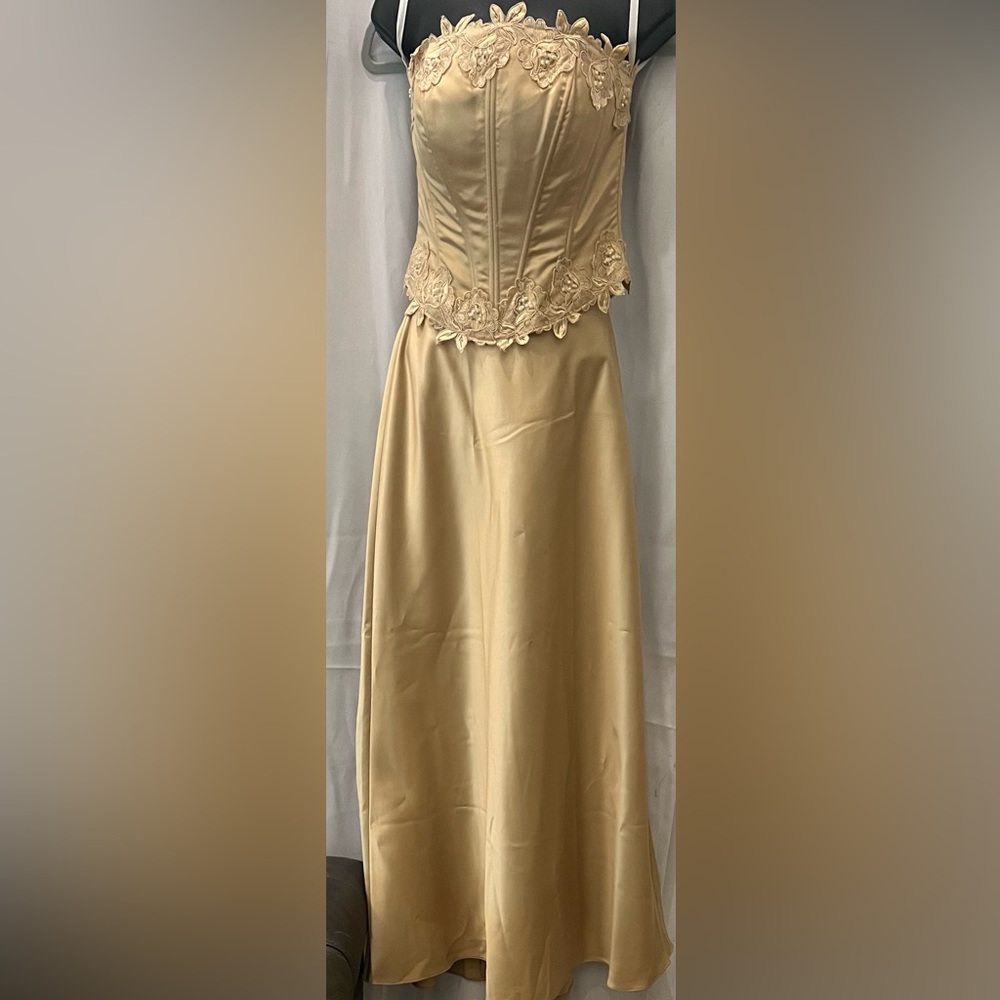 BRAND NEW(w/out tags) NOX Elegant Gold Cream Strapless  2 pc.Corset/Long Skirt S